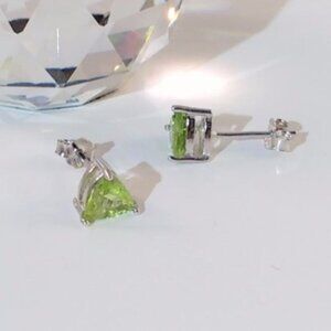 Peridot 1.5 cttw Trillion Cut Earrings